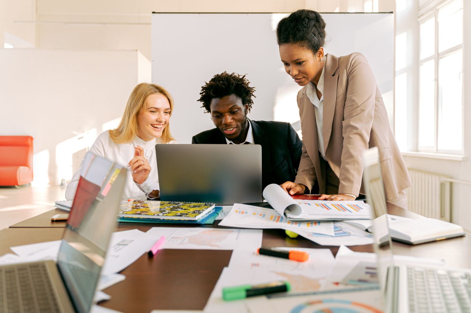 Corporate Card untuk Marketing Agency: Cara Memisahkan Budget Client, Campaign, dan SaaS